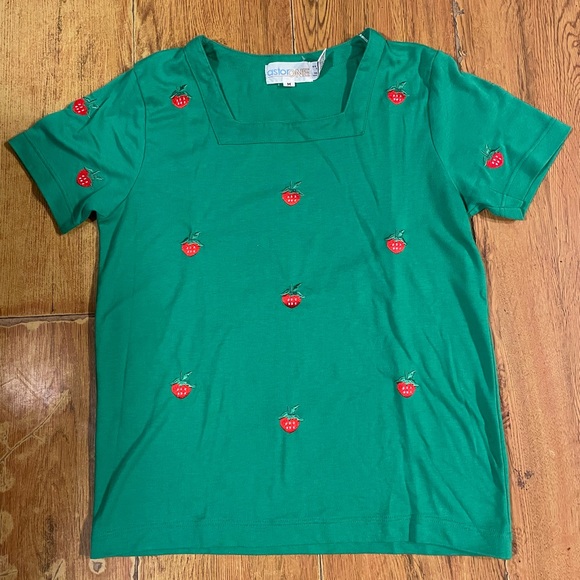 Vintage Astorone Embroidered Strawberry Top, Women’s Size Medium - Picture 1 of 5